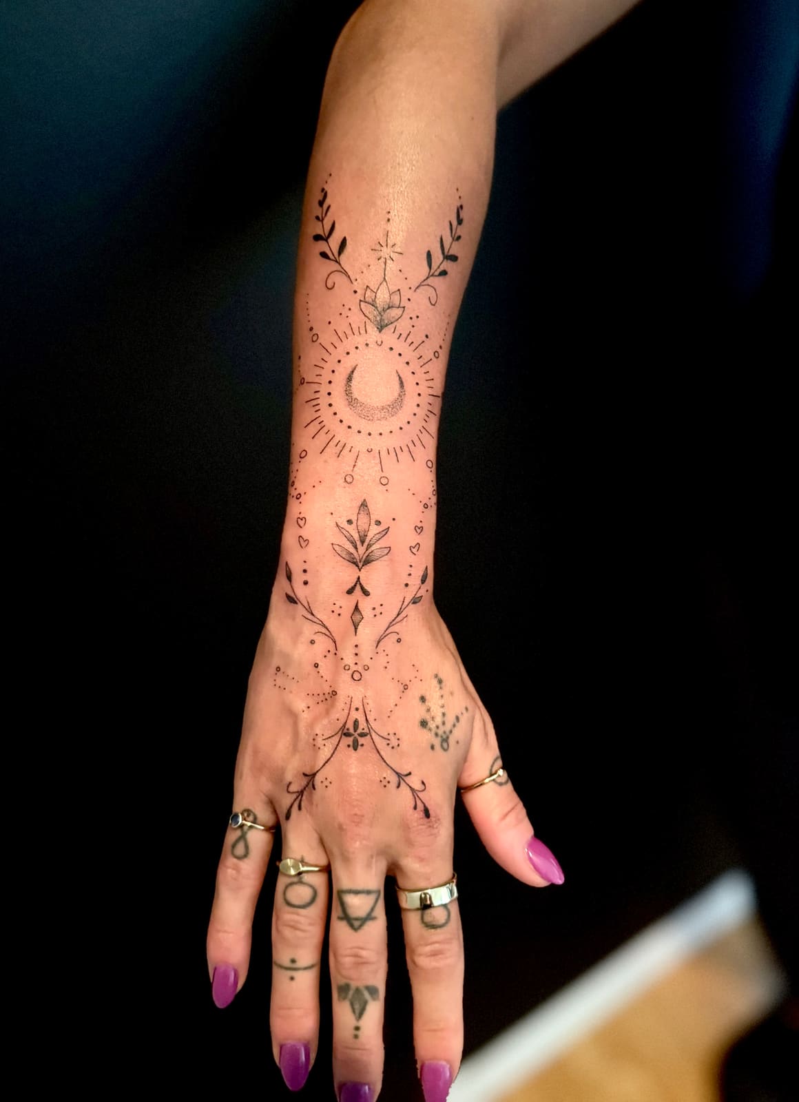 Tatouage réalisé par Nathalie, L'Ascendant — soleil, lune et lotus